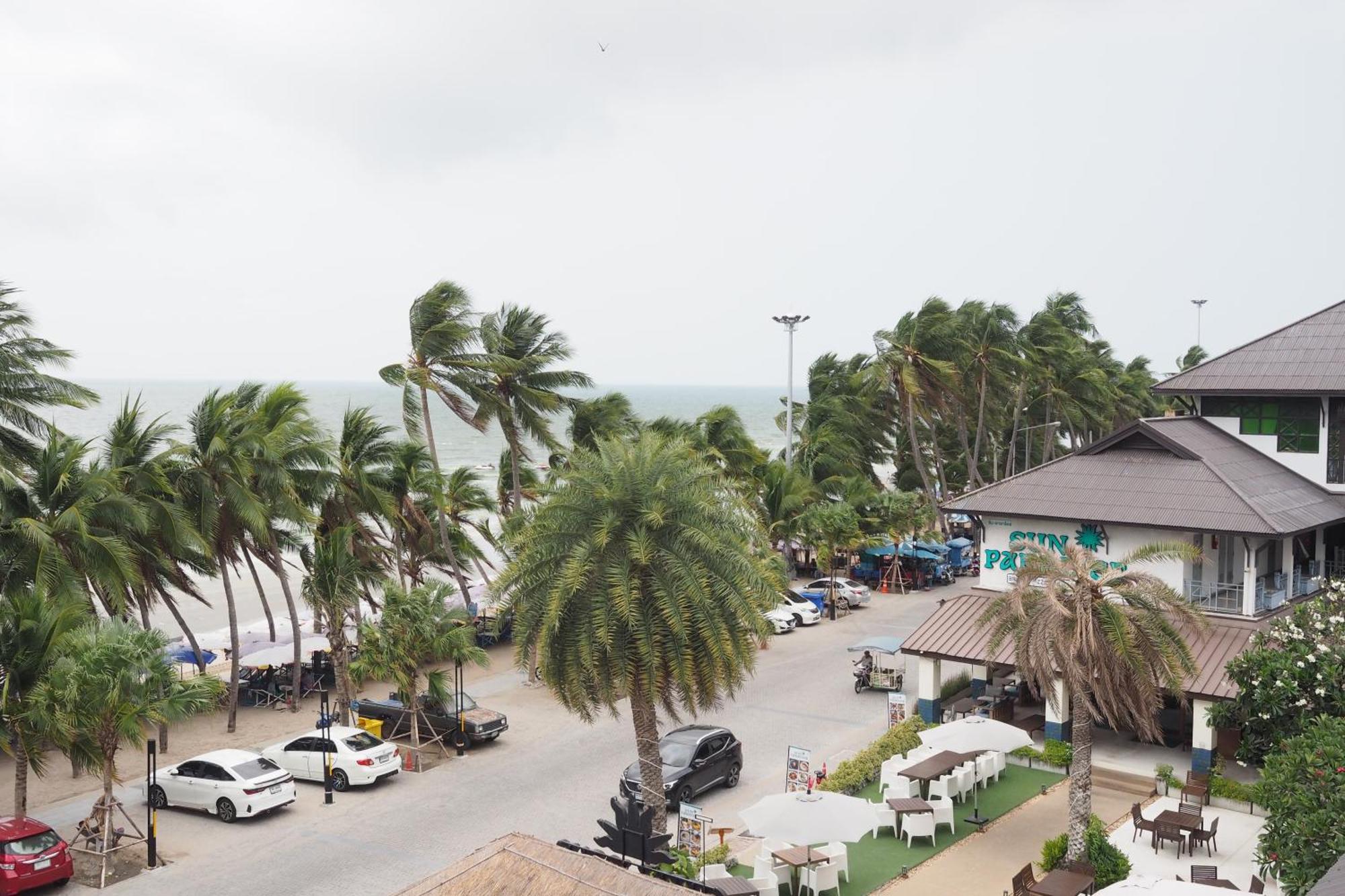 The Beach Bangsaen By Thanthita Next To Wonnapa Beach Free Disney Plus Exterior foto