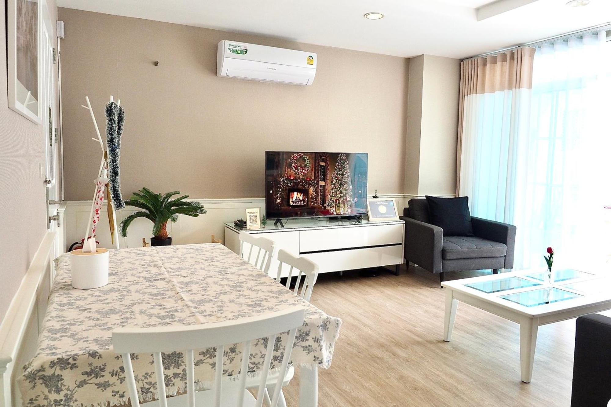 The Beach Bangsaen By Thanthita Next To Wonnapa Beach Free Disney Plus Exterior foto