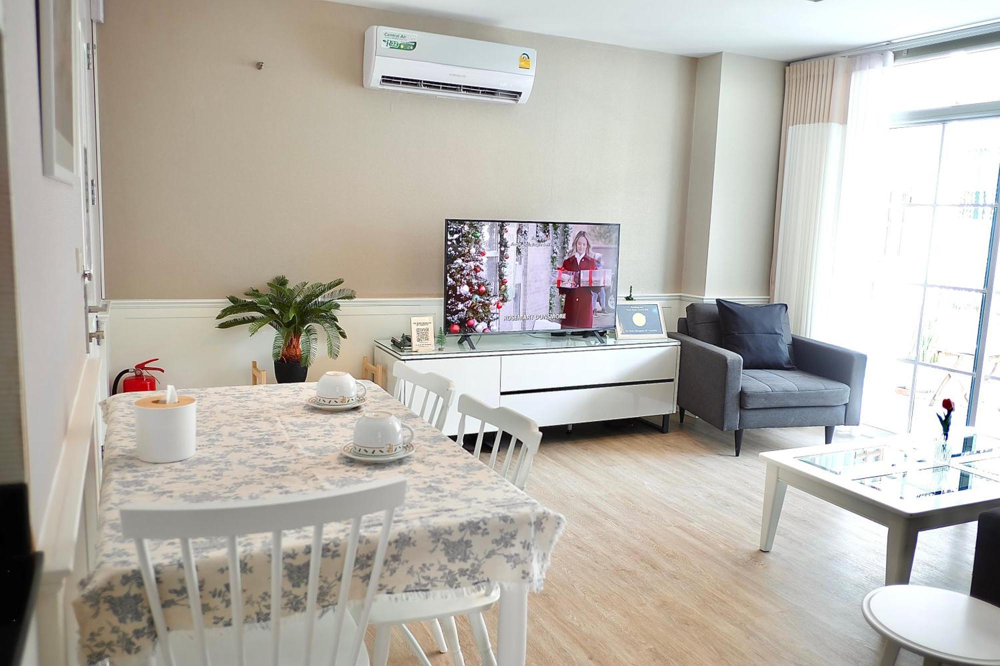 The Beach Bangsaen By Thanthita Next To Wonnapa Beach Free Disney Plus Exterior foto