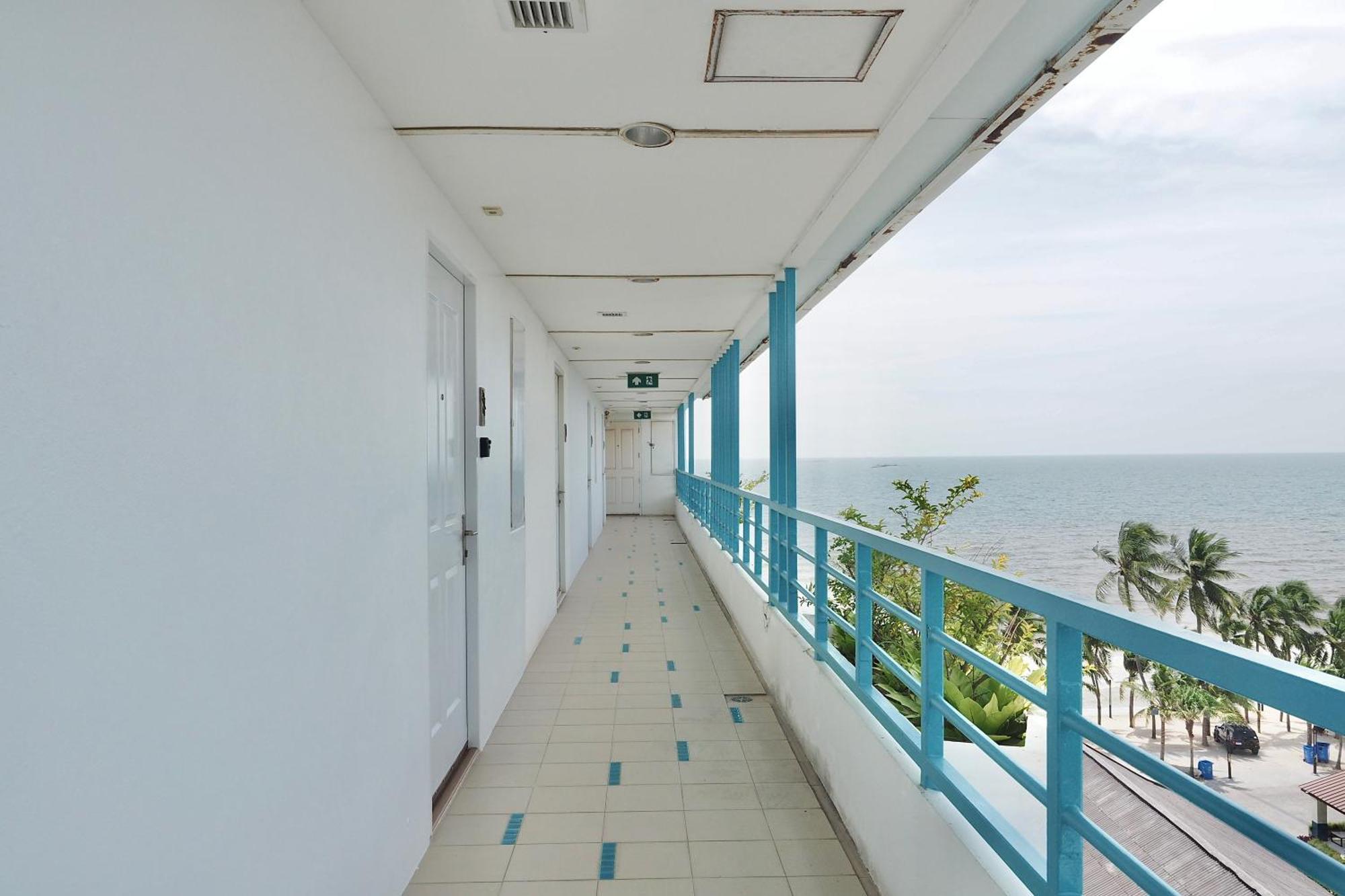 The Beach Bangsaen By Thanthita Next To Wonnapa Beach Free Disney Plus Exterior foto
