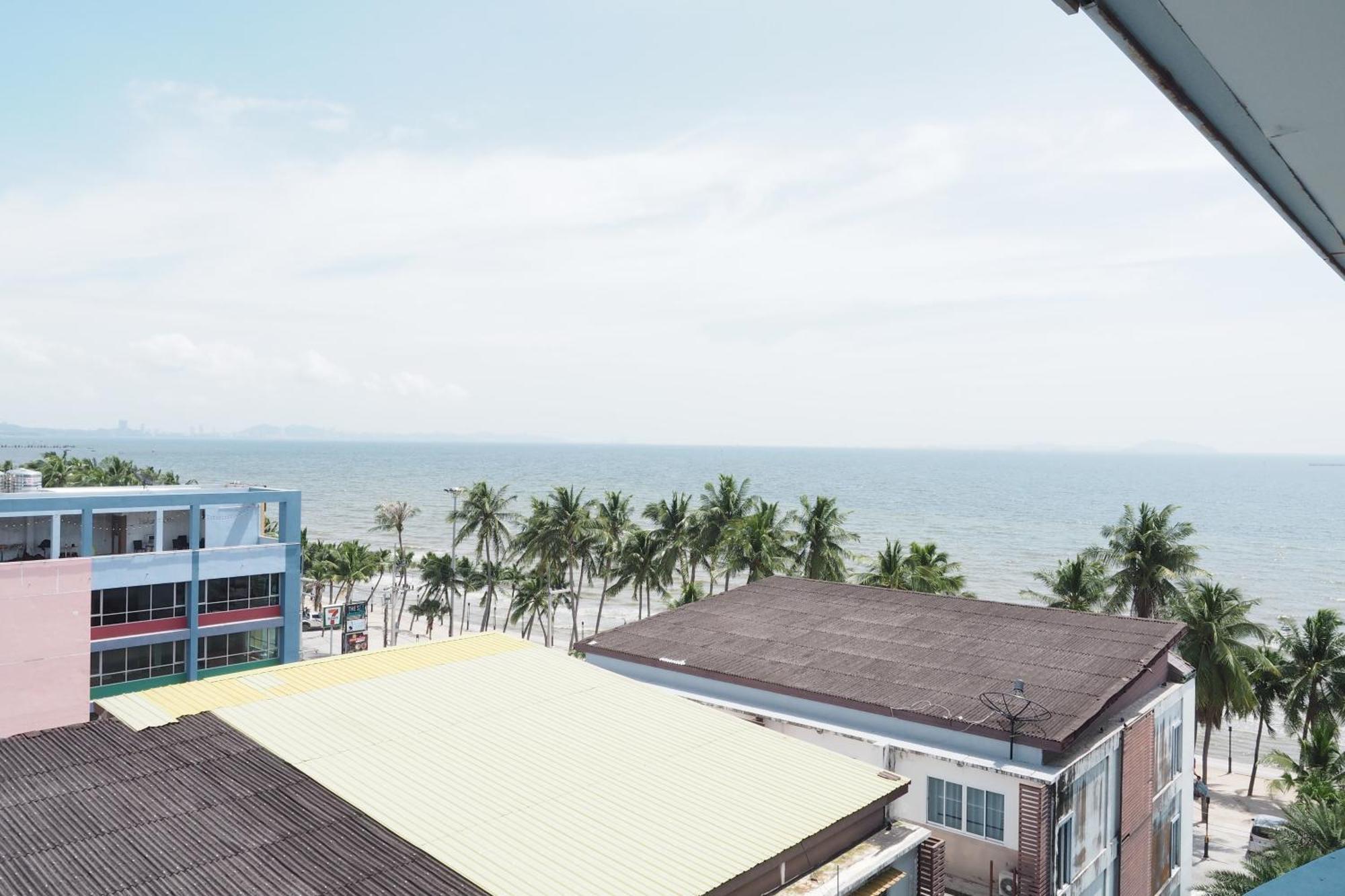 The Beach Bangsaen By Thanthita Next To Wonnapa Beach Free Disney Plus Exterior foto